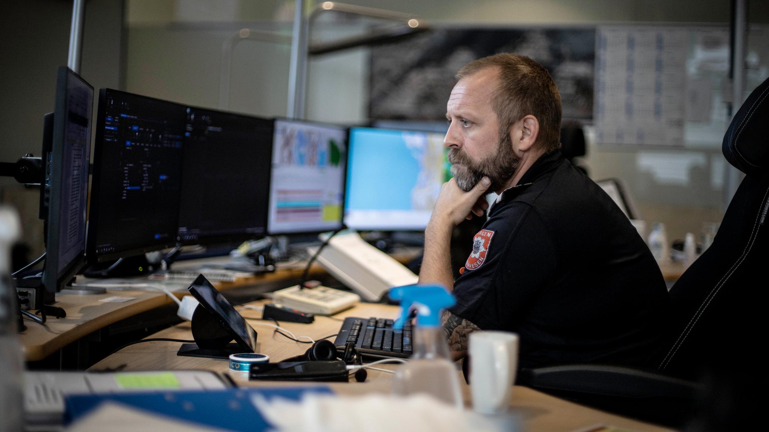 Person på vakt ved 110-sentralen i Bergen